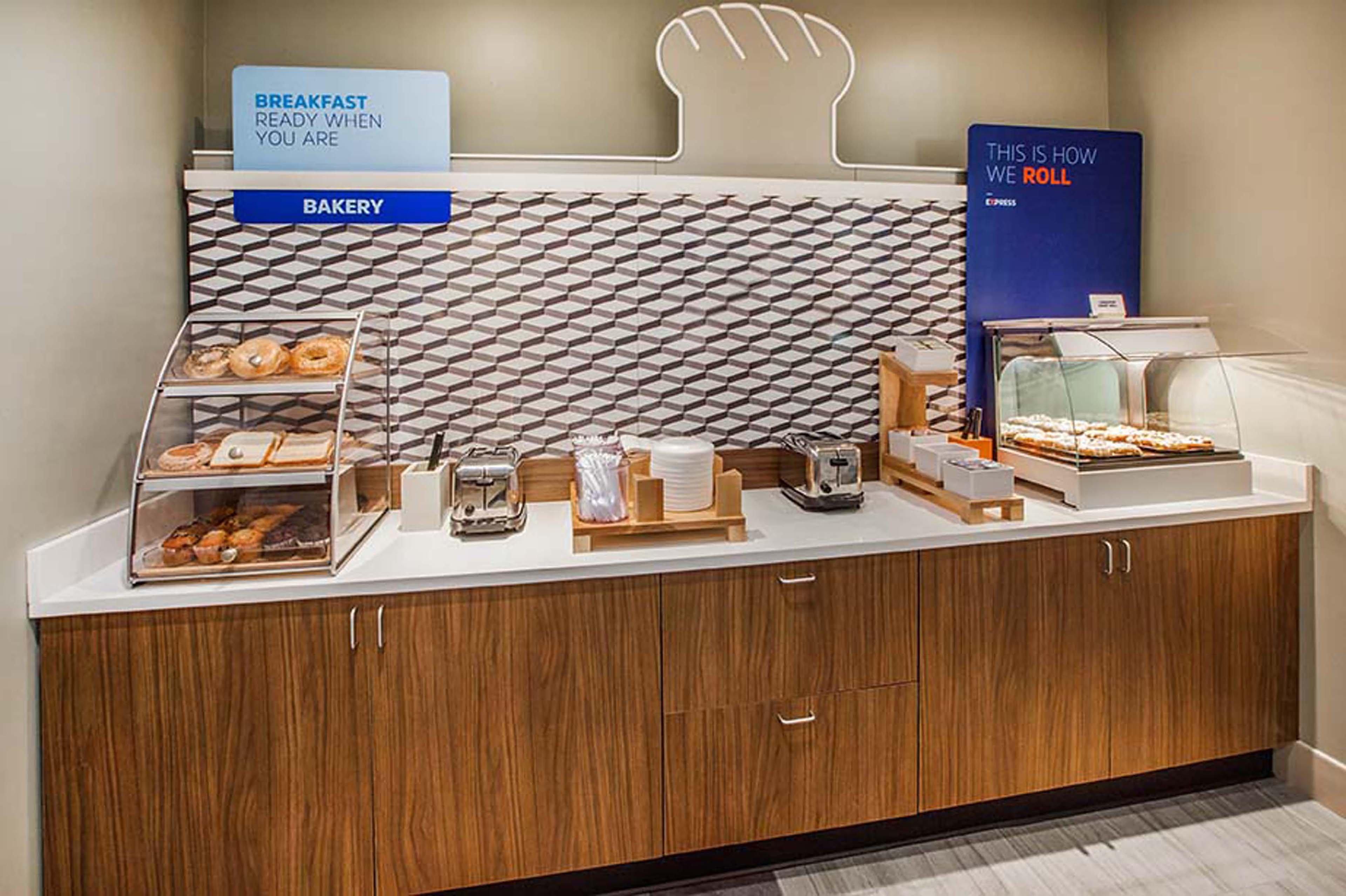 Holiday Inn Express - Columbus - Dublin By Ihg Exterior foto